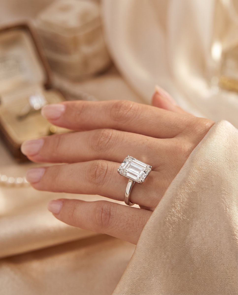 Verlobungsring mit Emerald-Cut-Diamant in Weißgold – Juwelier Schröder Fulda