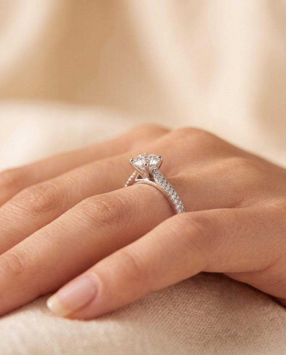 Verlobungsring mit Pavé-Fassung in Platin – Juwelier Schröder Fulda