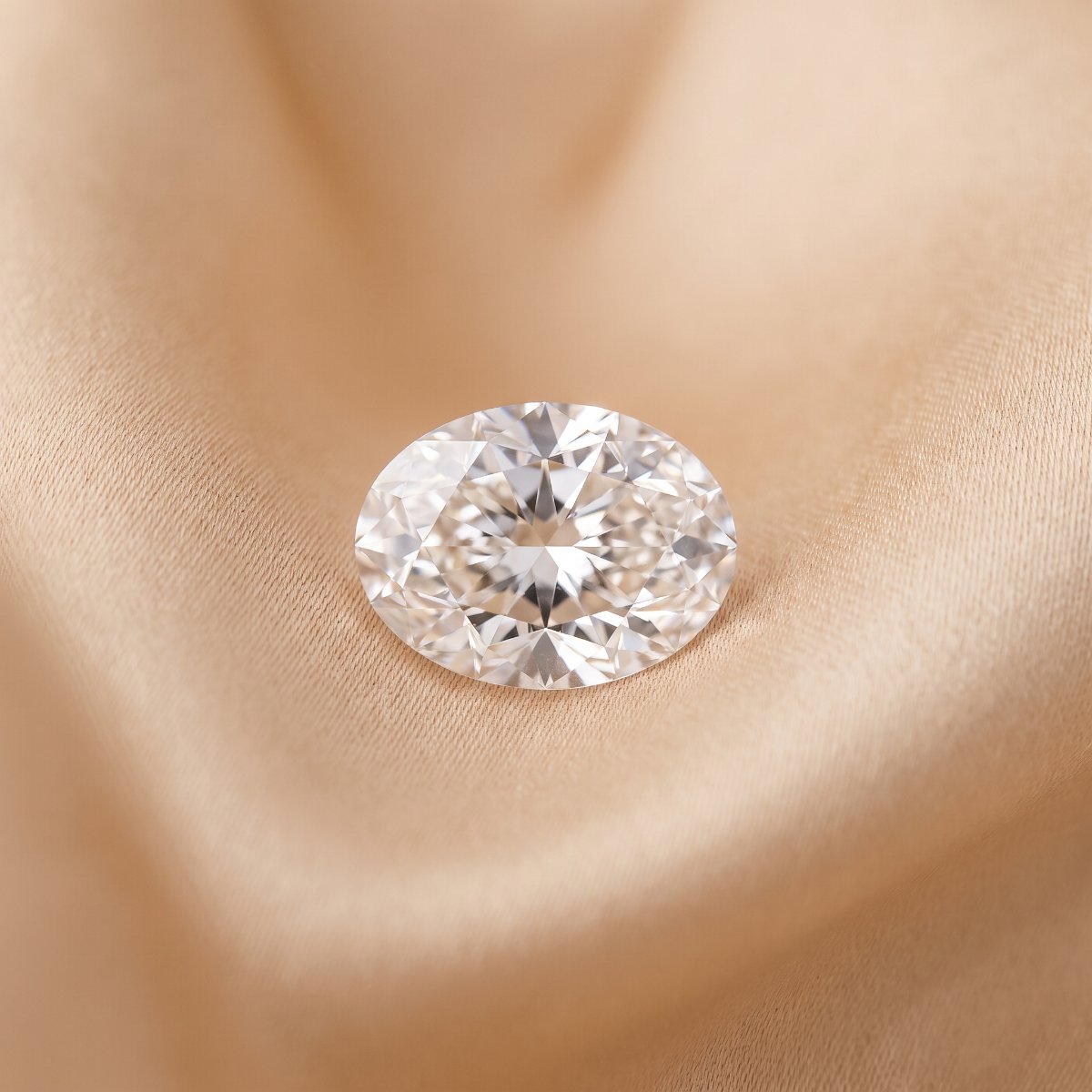 Diamant im Ovalschliff – Juwelier Schröder Fulda
