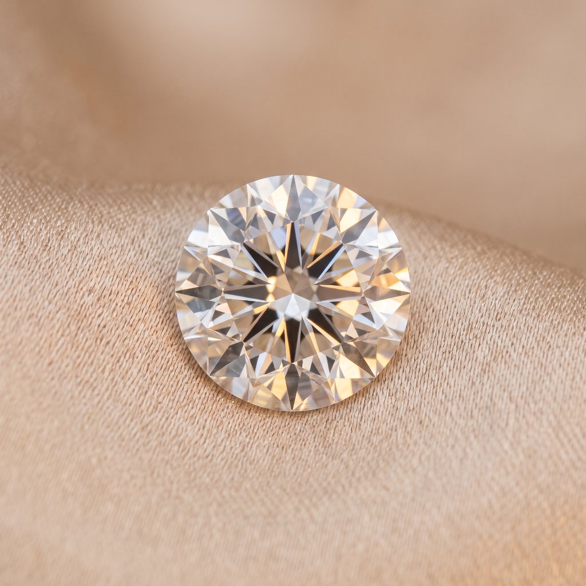 Diamant im runden Brillantschliff – Juwelier Schröder Fulda