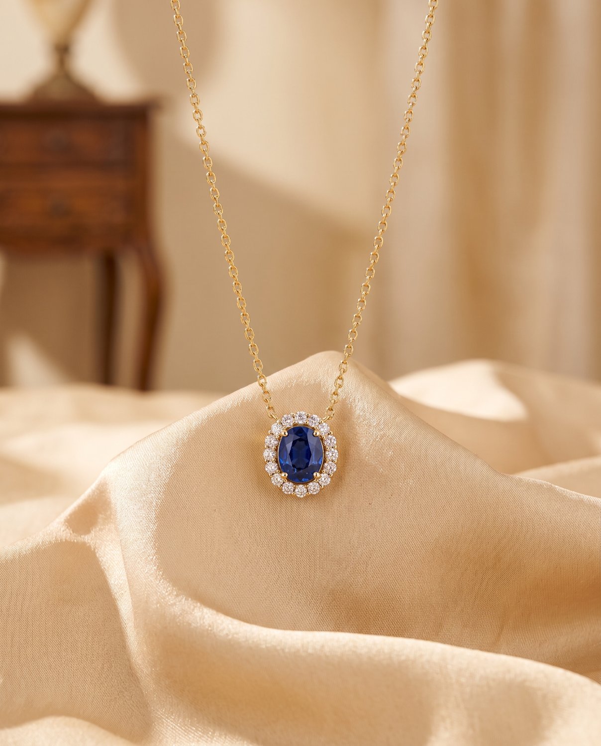 Saphir-Anhänger mit Diamanten in Gold – Juwelier Schröder Fulda